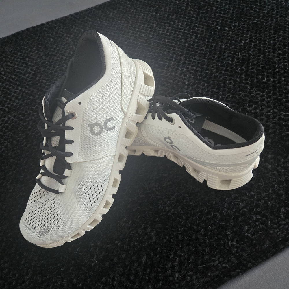 ON Cloud X 4 White and Black Sneakers